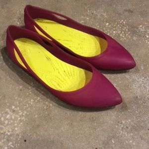 Crocs pink flats